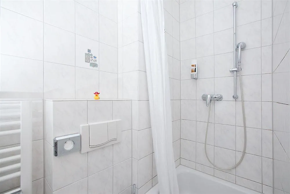 Hotel Domstern Cologne 3*,