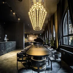Hotel Black, Keulen
